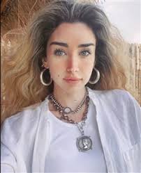 وعلى هذا فالذي أنصح به إخواني أن يتابعوا الأئمة هنا في الحرم حتى ينصرفوا نهائيا ، وإن كان بعض الإخوة ينصرف إذا صلى إحدى عشرة ركعة ، ويقول : Ù‡Ù†Ø§ Ø§Ù„Ø²Ø§Ù‡Ø¯ Ø­Ø§Ù…Ù„ ÙÙŠ Ø£Ø­Ø¯Ø« ØµÙˆØ±Ø© Ø¹Ù„Ù‰ Instagram Ø®Ø¨Ø± ÙÙŠ Ø§Ù„ÙÙ†