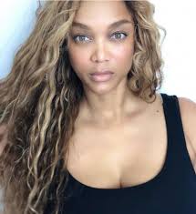 In fact, you're among 40% of women who experience this problem. These Celebrities Have Gotten Real About Hair Loss