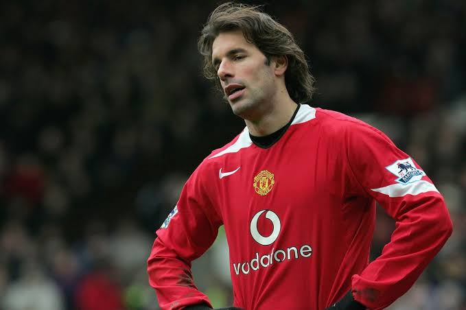 Manchester United legend Ruud van Nistelrooy reveals the toughest defence  he ever played against - The Mirror