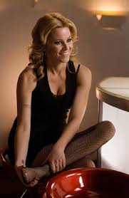 It was easy for me to remember that elizabeth banks was the star of modern family, and julie bowen played zach braff's girlfriend in scrubs. Elizabeth Banks Moviepilot De