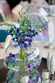 Le Vase Boule Petit Objet Avec De Grandes Idees Archzine Fr Mariage Fleurs Table Milieu De Table De Mariage Violet Et Centre De Table Mariage