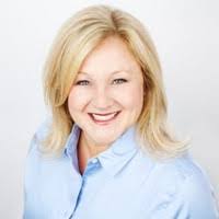 Stephanie Kirkbride's Instagram, Twitter & Facebook