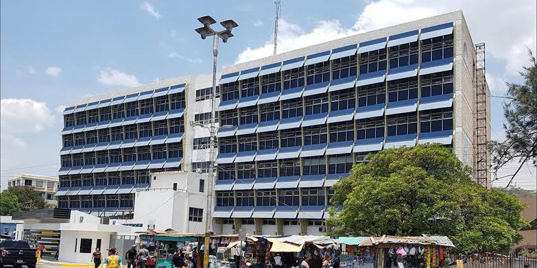 AVISO: EN EL HEU SE TRABAJA ESTE 30 DE ABRIL Este lunes 30 de abril la actividad médica asistencial y administrativa en el Hospital Escuela Universitario (HEU) se desarrollará en el horario habitual