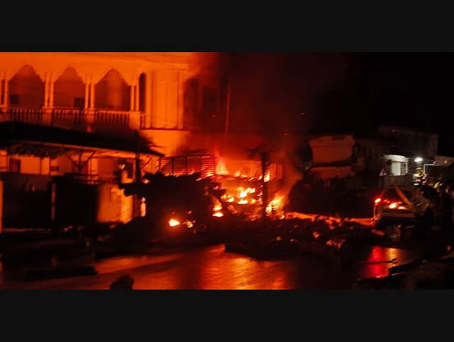 Two mechanics burnt to death after mixer lorry crashes into truck under repair in Kannur | Kerala News in English | Onmanorama