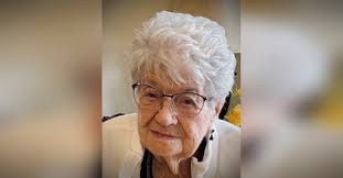 Sara Hupp's Instagram, Twitter & Facebook