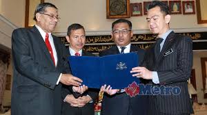 Bubar parlimen hanya boleh dilakukan selepas sahaja mendapat perkenan daripada duli yang maha mulia yang dipertuan agong malaysia di istana negara. Dun Melaka Bubar Metrotv