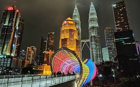 Saloma Link Bridge Kampung Baru Led Attraction In Kl In 2020 Kampung Baru Kuala Lumpur Attractions Pedestrian Bridge