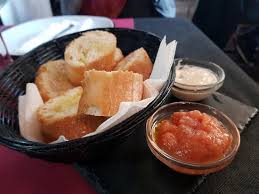 Chutney di pomodori e mango con gamberi rossi di mazara vieni a scoprire la nuova ricetta della rubrica uno chef in viaggio con bruno barbieri video sky. Pane Con Maionese All Aglio E Salsa Di Pomodoro Picture Of Tarin S Valencia Tripadvisor