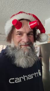 I have no clue what happened, but here it is. Oh well, merry Christmas! I  do look 20 years younger 😉🤷‍♂️