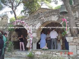 Υπόσχεται ο κυρ παύλος να δώσει του πιο πάνω ιερομονάχου για τα μαθητικά έξοδα του παιδιού οκτώ φλουριά ως μισθό και τα αποκριάτικα, τα πασχαλινά και τα δευτεριάτικα φιλοδωρήματα κατά τη συνήθεια. Gamos Kai Baptish Petroy Kai Payloy Parko Tritsh Ilion