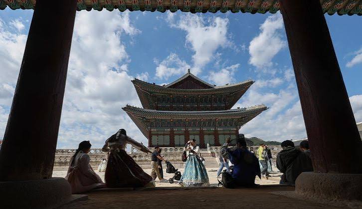 Gov't 'undecided' on plan to raise admission fees to royal palaces, tombs - The Korea Times