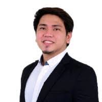 Reggie Pineda's Instagram, Twitter & Facebook