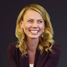 Kelly Schipper's Instagram, Twitter & Facebook