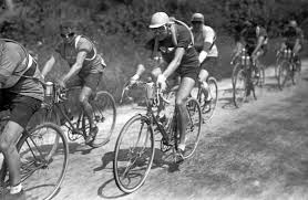 Tour De France 25 Stunning Photos From 100 Years Of Racing Tour De France Cycling Tour Cycling Photos