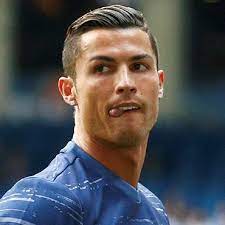 Cristiano ronaldo signs autographs outside la moraleja hospital before his real madrid medical. Real Madrid In Yildizi Cristiano Ronaldo Dan Xavi Ye Sert Cevap Spor Haberleri