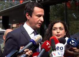 Albin kurti ve vjosa osmani yeni bir umut olabilir. Albin Kurti E Vjosa Osmani Dalin Te Lumtur Nga Takimi U Morem Vesh Per Te Qeverisur Bashke