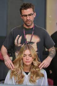 We found over an hour of lost footage from victoria's headshave. Victoria S Secret Models Signature Hairstyle How To Get Victoria S Secret Hair
