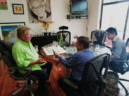 La columna de opinión titulada carta de mi amigo chino tu chi gun es una declaración sobre la ahora miles de usuarios los atacan diciendo que es una verguenza que carlos alazraki aún esté. Rss Esfera