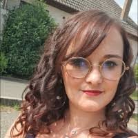 Stephanie Bey's Instagram, Twitter & Facebook