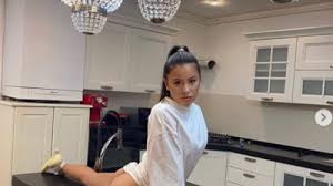 Pr1ma @ lubok jong (60 units) Video O Romanca Cu Trasaturi Asiatice A Facut Spagatul Anului Intre Doua Masini