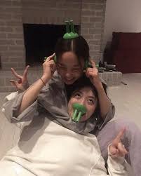 Sulli And Goo Hara Have A Fun Night Of Drinking Netizen Buzz Sulli Goo Hara Go Hara