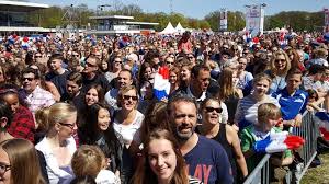 De zogeheten 'verschilmakers' vervoeren het vuur na het aansteken door het land. Dit Zijn De Eerste Namen Voor Bevrijdingsfestival Groningen Rtv Noord