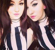 Waitress wins discrimination case after being fired for not wearing a skirt 