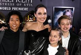 Sitenin iddiasına göre shiloh, diğer kardeşleri 17 yaşındaki maddox. Who Are Brad Pitt And Angelina Jolie S Six Kids And What Kind Of Relationship Do They Have With Their Parents Explainer 9celebrity