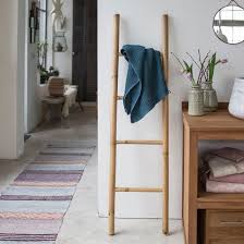 Echelle Porte Serviette De Salle De Bain En Bambou Naturel Tikamoon Salle De Bain En Bambou Porte Serviette Deco Salle De Bain