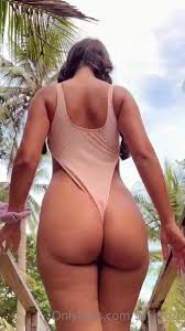 Saya Roze Asian Fit Girl In Sexy Swimsuit Showing Herself Onlyfans Video