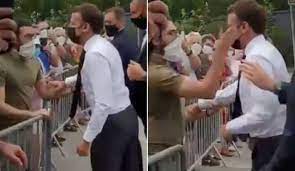 Protestocunun tokat atmadan önce 'kahrolsun macron yönetimi' (a bas la macronie) diye bağırdığı duyuldu. Pdv50uwynquoem