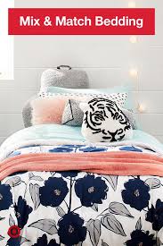 It traps radiant bodily heat that otherwise would be lost through convection, helping to keep the user warm. Pin On Mal