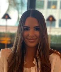 Ashley Bragg's Instagram, Twitter & Facebook