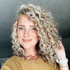 Monica Hobbs's Instagram, Twitter & Facebook