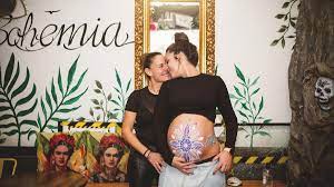 Una pareja de lesbianas denuncia que un hospital de Valladolid les impidió  inscribir a su hija: “Nos dijeron que solo matrimonios normales”