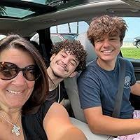 How to Be More Confident: An Essential Guide to Overcoming Insecurity,  Conquering Shyness, Building Confidence, and Becoming Comfortable In Your  Own Skin by Lily Stratton