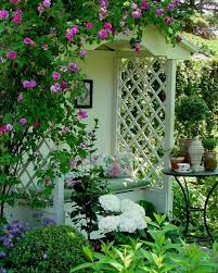 Romantische Atmosphare Im Garten Garten Wohnen Und Garten Garten Ideen