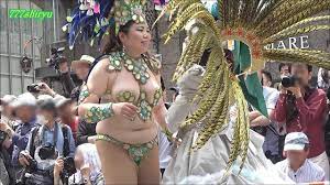 動画】神戸のサンバ祭り、とんでもない痴女が現れ390万再生ｗｗｗｗｗ – アダルトギーク -adult geek-