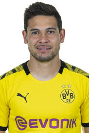 Born 22 december 1993) is a portuguese professional footballer who plays for german club borussia dortmund and the portuguese national team mainly as a left back but also as a left midfielder. Guerreiro Benfiquista De Pere En Fils C1 8es Benfica Dortmund 14 Fevrier 2017 Sofoot Com