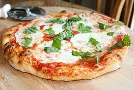 Neapolitan Wood Fire Pizza With A Kettlepizza Sweetphi Delicious Pizza Unique Pizza Recipes Prosciutto Pizza