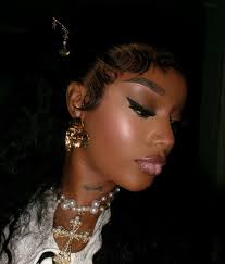 🤍 Pants set @monokini_collection1 Jewelry @presidentialcouture Slippers  @cheddasfashion_11111 Wig @everythingwomenlove_ja Slayed by @fancyhairslay