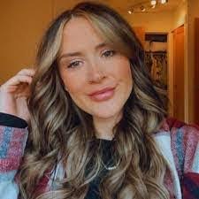 Carissa Mccarty's Instagram, Twitter & Facebook