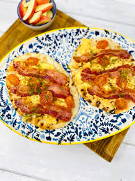 Layer ingredients in middle of flatbread, lengthwise, not placing them too close to the sides. Delicious Breakfast Flatbread Delicious Topping Ideas Daisies Pie