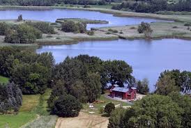 Das zum roten haus ist ein familienfreundliches b&b, das flachbildfernseher und sitzbereich in den zimmern bietet. Kunstsommer Kulturlandschaft Moritzburg