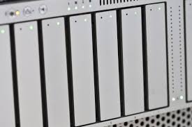 A raid array appears to the operating system to be a single logical drive, regardless of how many individual drives are part of the raid array. Using Raid 5 With Your Mac