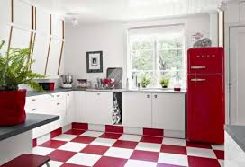 Las cocinas empotradas son perfectas para los espacios pequeños , son cocinas que encaja de forma milimétrica tanto en espacios grandes como reducidos. Cocinas En Combinacion De Colores Blanco Y Rojo Pintomicasa Com