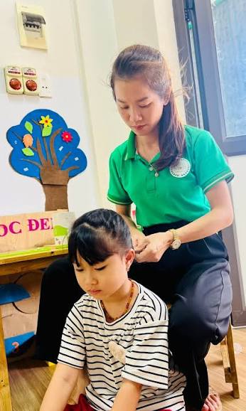 Bàn tay cô giáo Tết tóc cho em Về nhà mẹ khen Tay cô đến khéo!” ♥️ Hàng  ngày, các cô giáo của Green Star không chỉ dạy con đọc thơ, viết