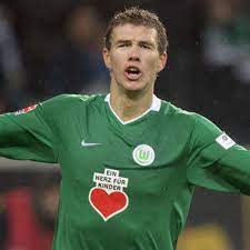 Your complete guide to edin dzeko; Der Albtraum Fur Verteidiger Eintracht