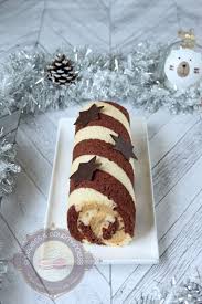 Buche De Noel 25 Buche Roulee Au Praline Surprises Et Gourmandises Dessert Noel Facile Buche De Noel Buche Roulee