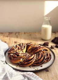 Brioche Tressee Au Chocolat Amandes Et Fleur De Sel Sota Salt Brioche Brioche Tressee Alimentation